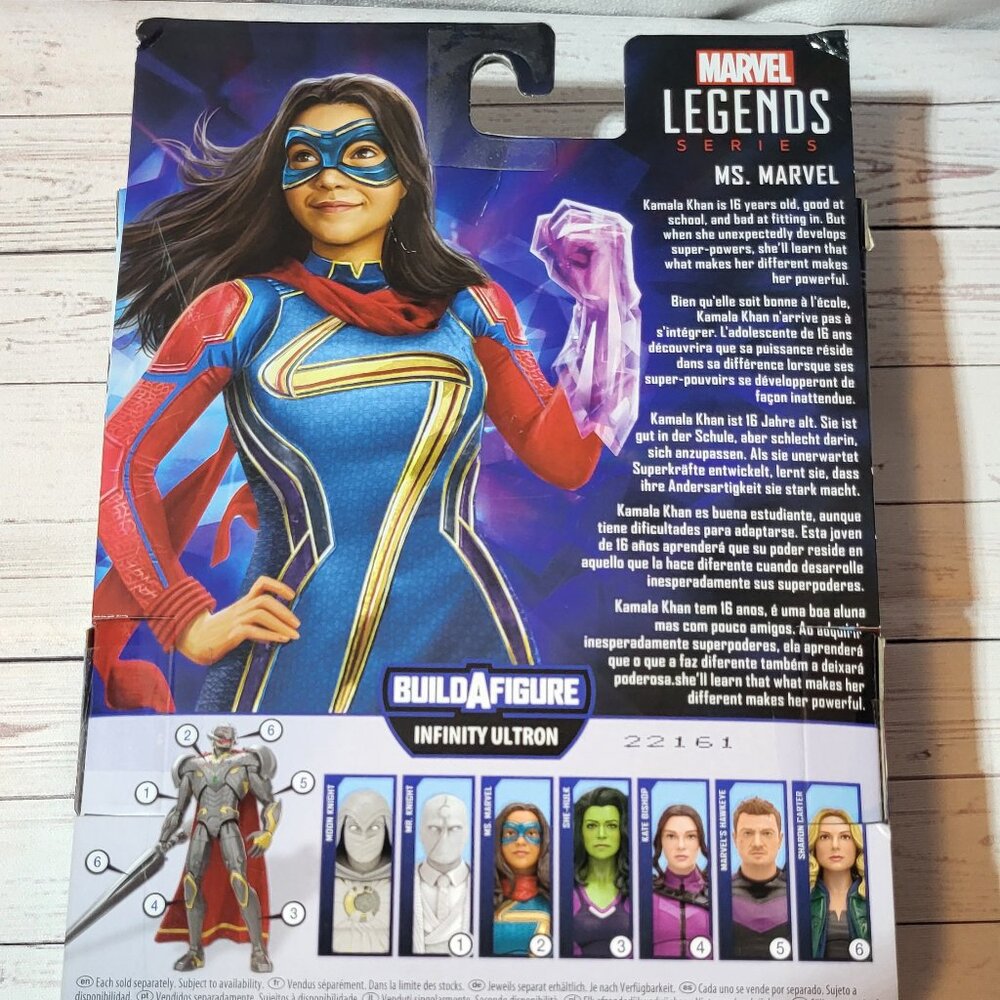 ( New) Hasbro Legends series Ms. Marvel - Picture 3 of 6